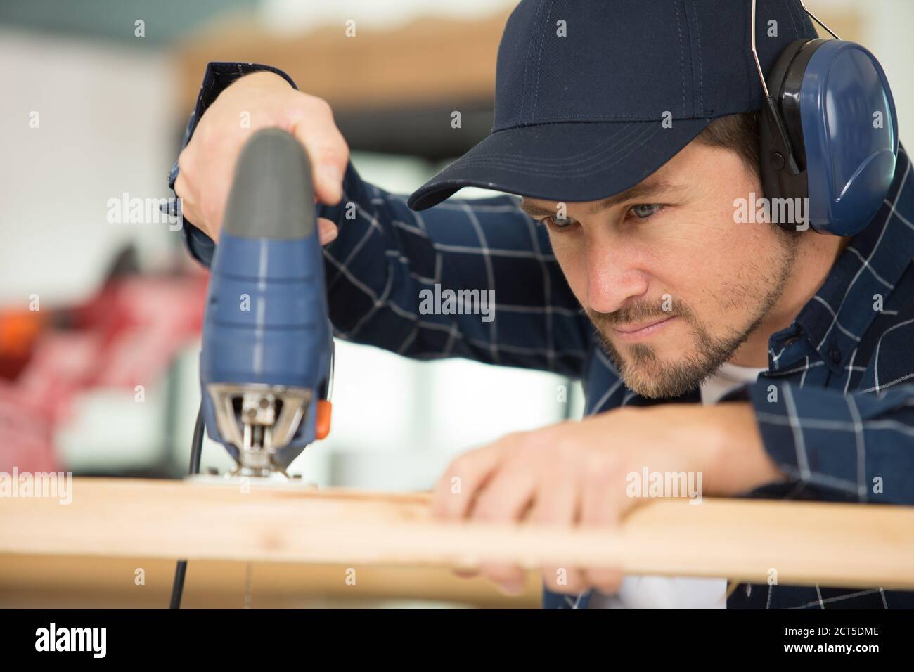 Guy Using Hacksaw handyman using electric hacksaw Stock Photo - Alamy