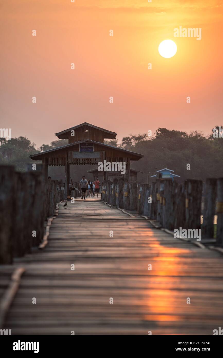 Asian bridge hi-res stock photography and images - Alamy