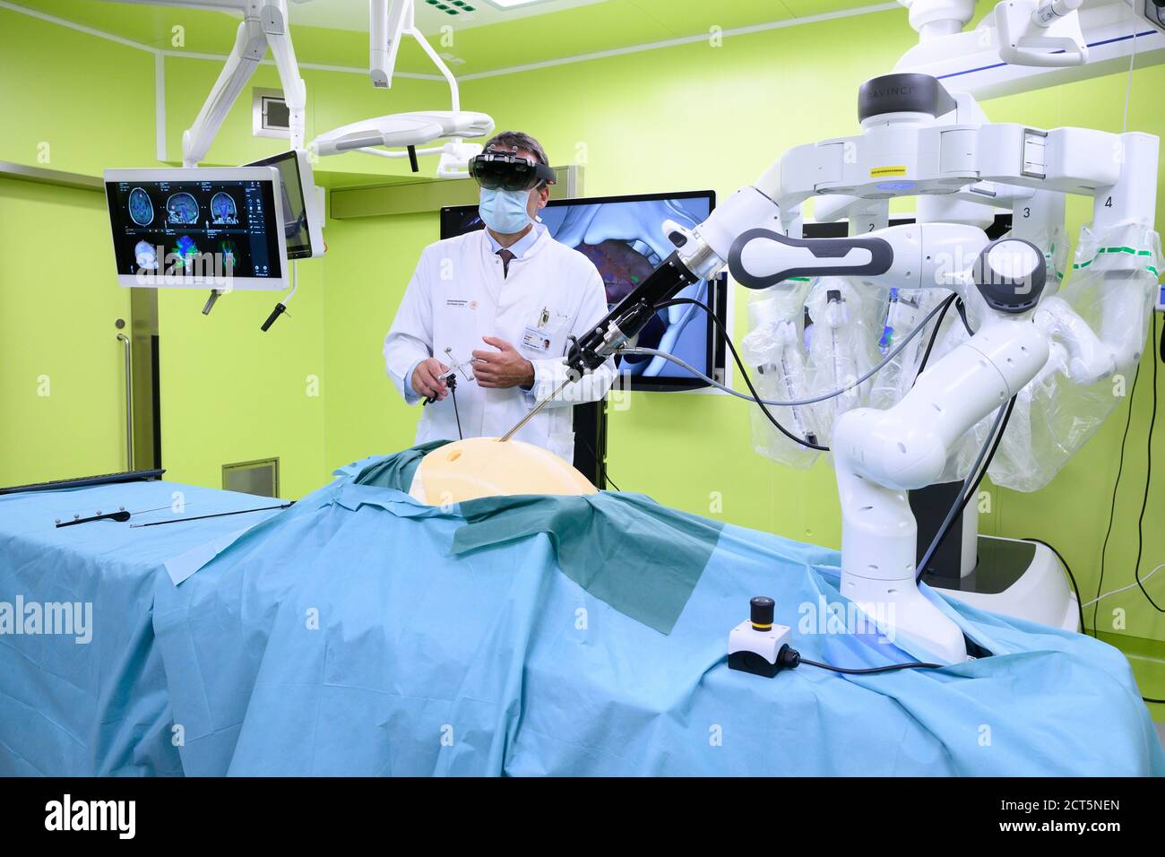 Dresden, Germany. 21st Sep, 2020. Jürgen Weitz, Director of the Clinic