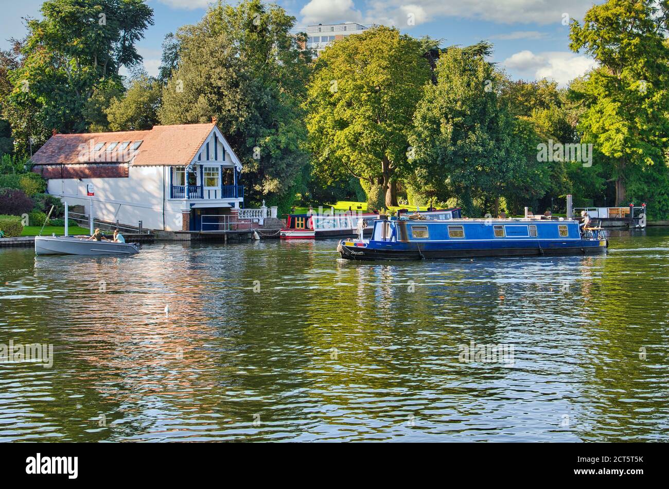 Thames narrowboats hires stock photography and images Alamy