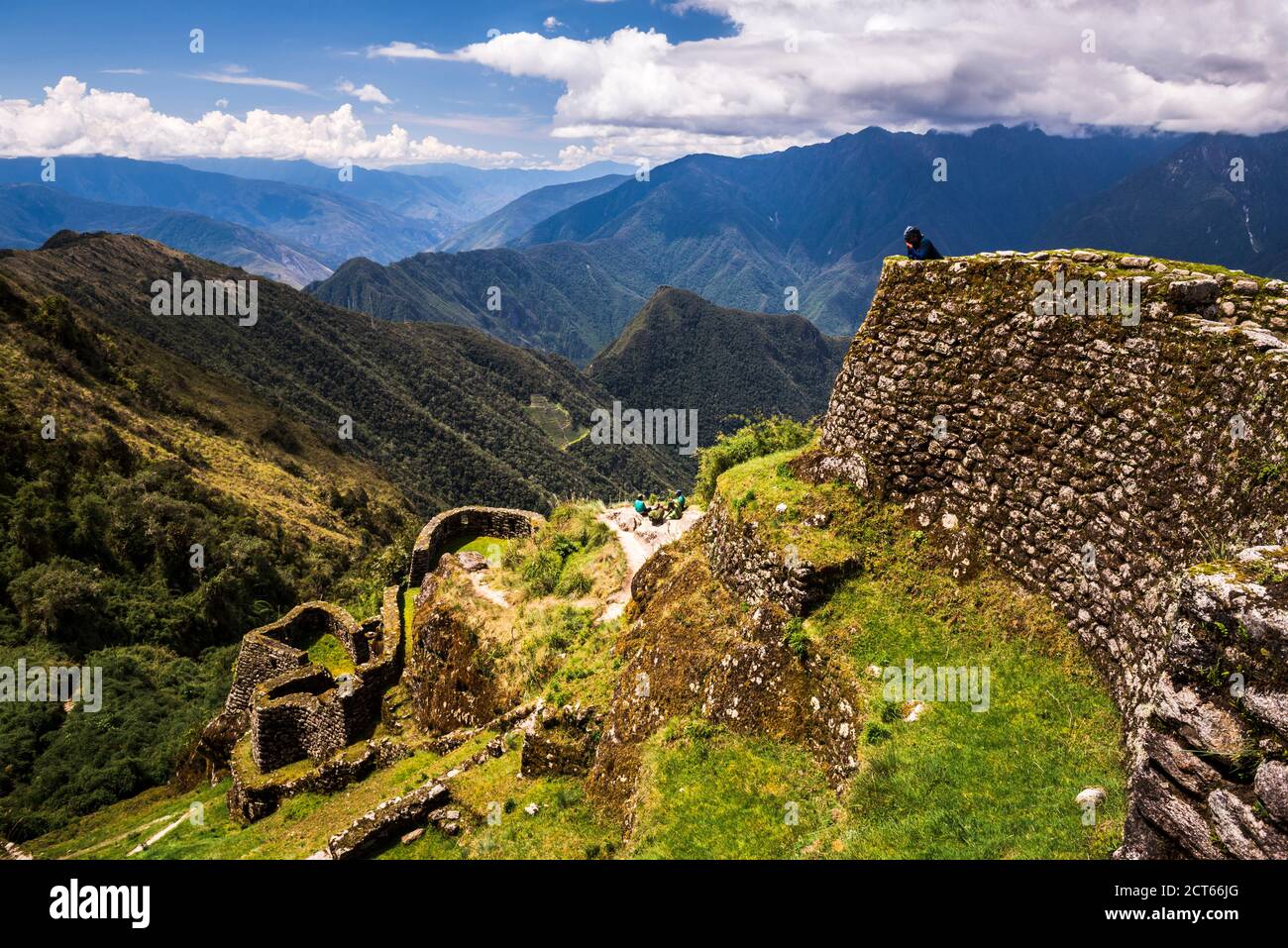 Inca trail ruins trek peru andes hi-res stock photography and images ...