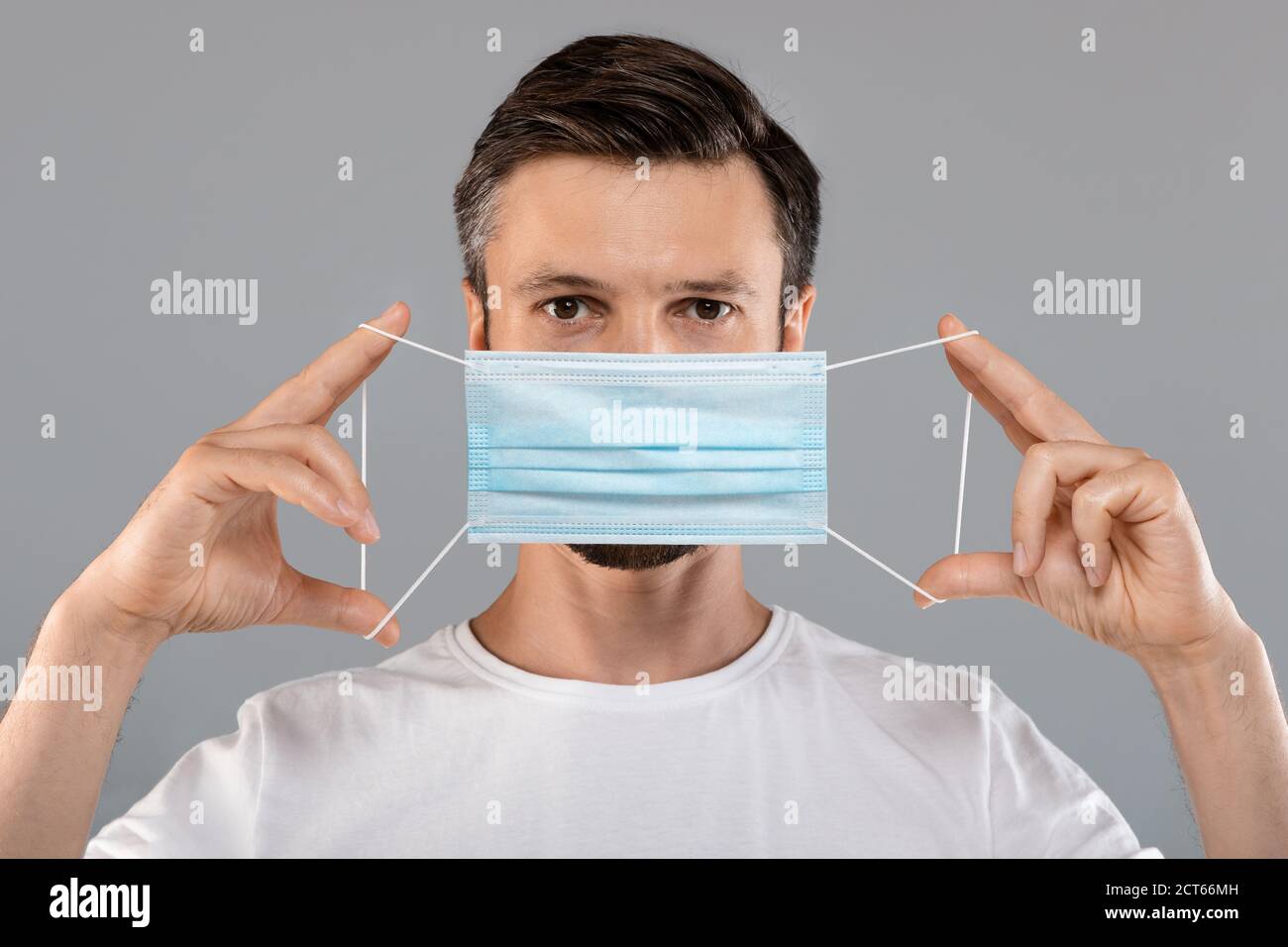 Man holding disposable mask hi-res stock photography and images - Alamy