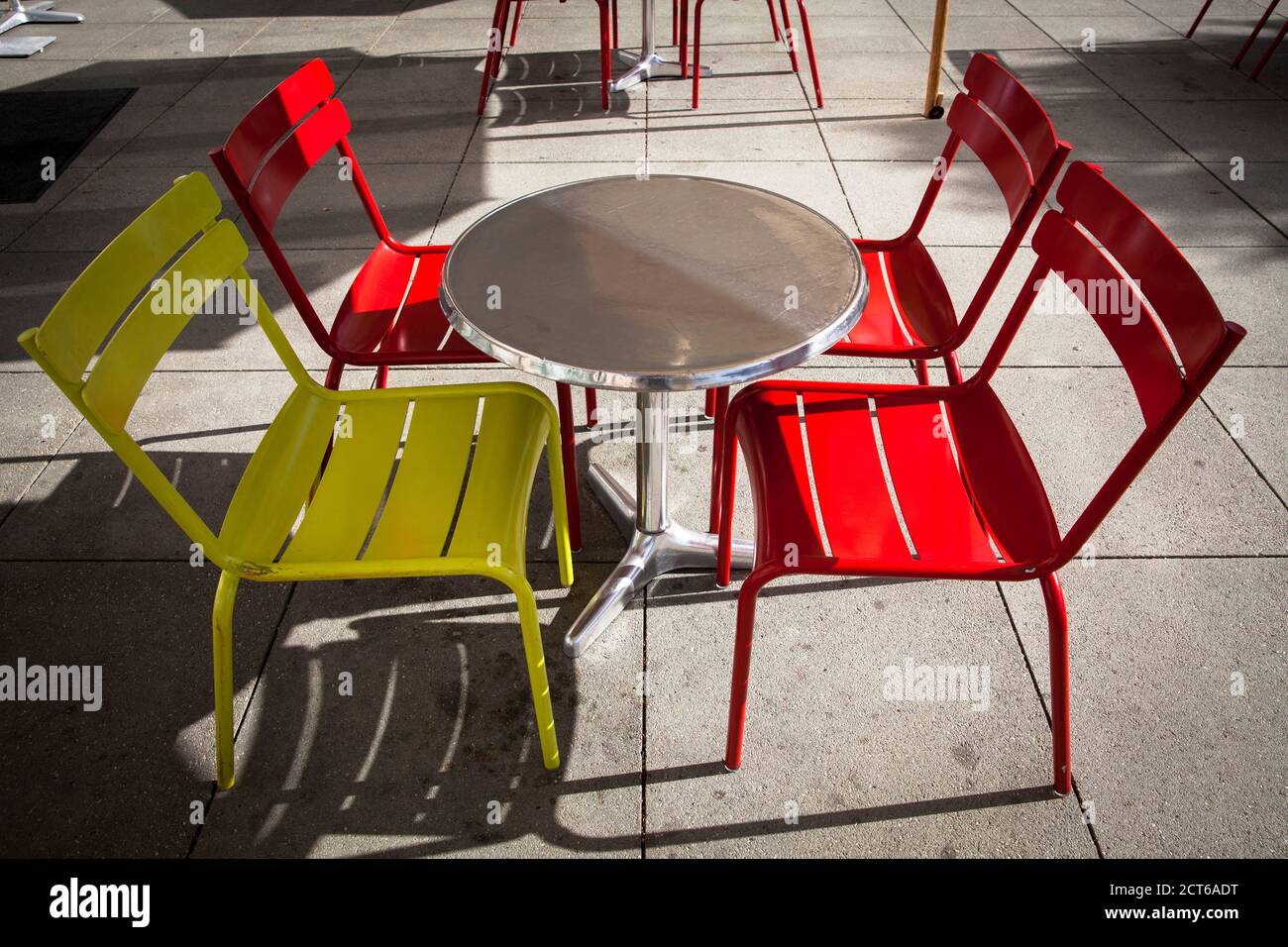 bistro chairs and bistro table, outdoor gastronomy at the Art Museum Bonn, North Rhine-Westphalia, Germany.  Bistrostuehle und Bistrotisch, Aussengast Stock Photo