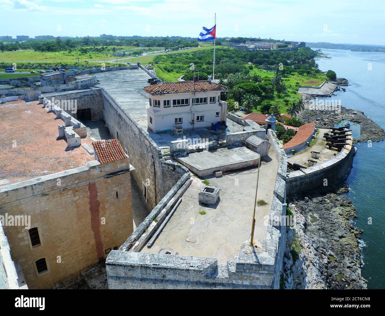 Premium Photo  View of the atlantic ocean from the fortress of san carlos  de la cabana in havana cuba