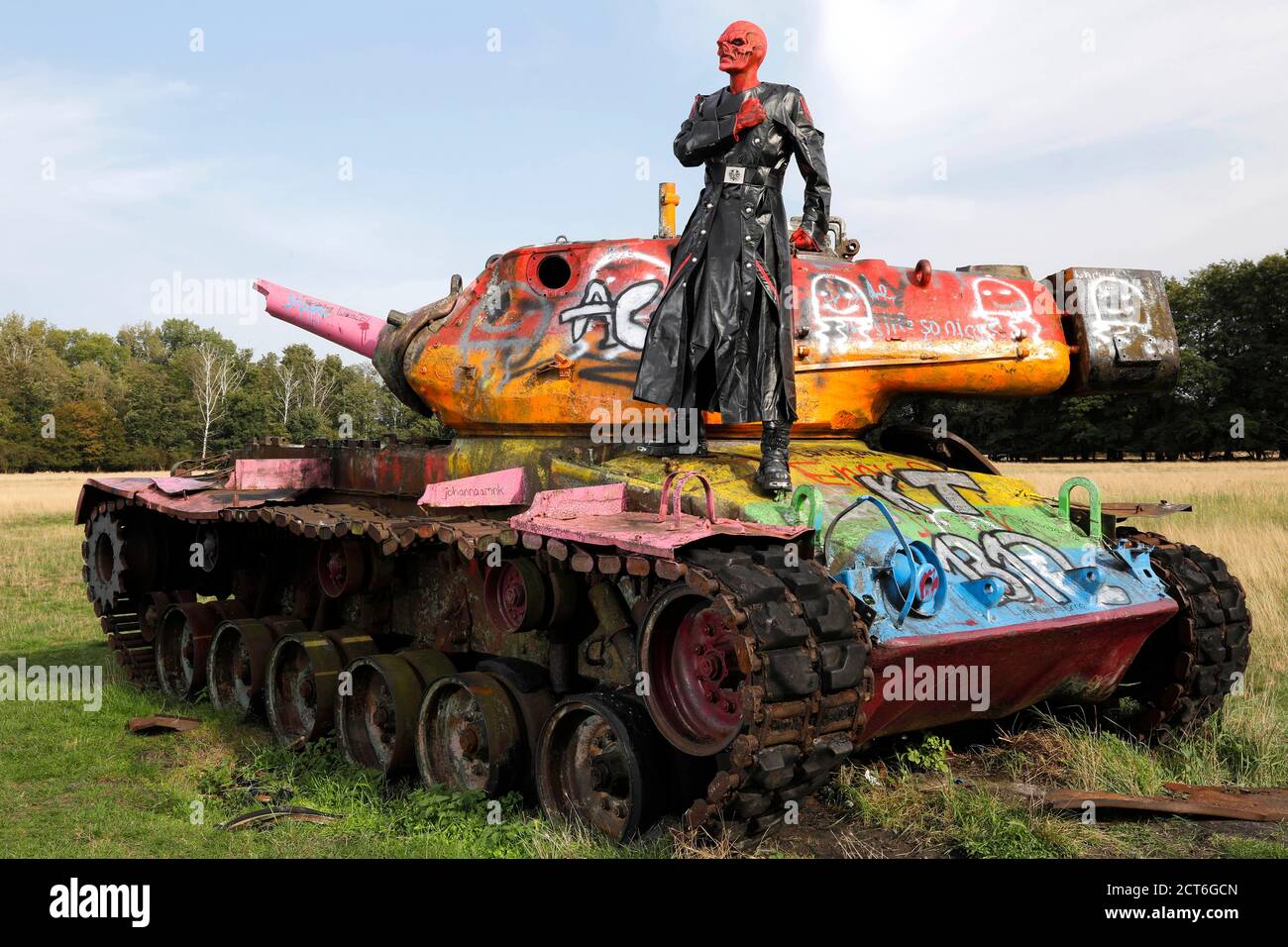 GEEK ART - Bodypainting and Transformaking: Captain America vs. Red Skull photoshooting Patrick Kiel on a military training area in Langenhagen on September 20, 2020 - A project by the photographer Tschiponnique Skupin and the bodypainter Enrico Lein Stock Photo