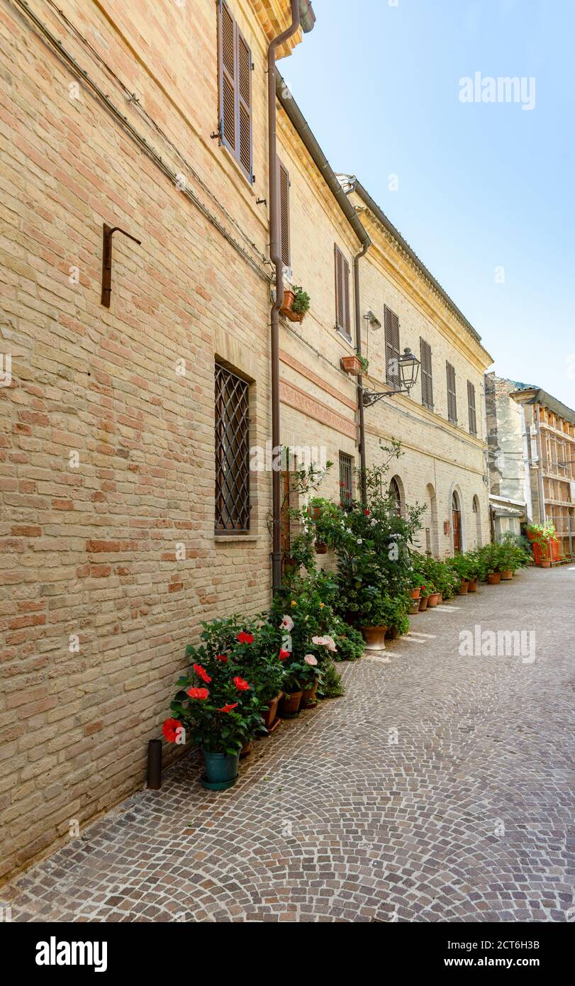 Typical alley medieval village hi-res stock photography and images - Alamy