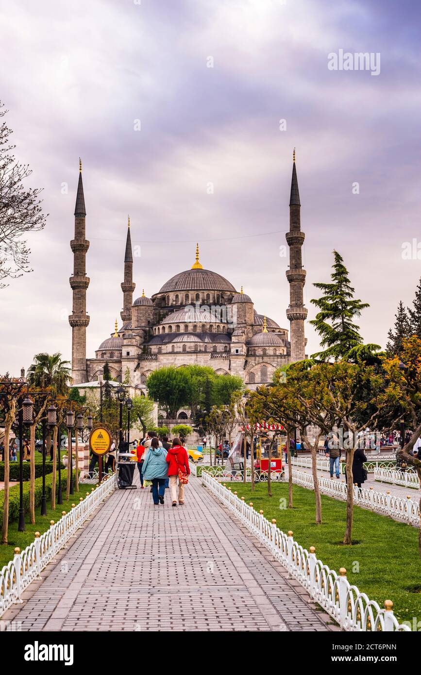 Blue Mosque (Sultan Ahmed Mosque), Sultanahmet Square Park and Gardens ...