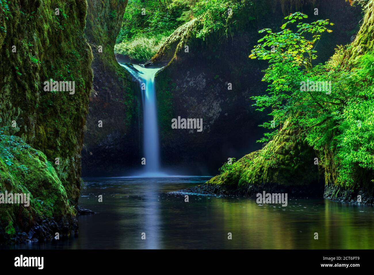 Punchbowl Falls along Eagle Creek in the Columbia River Gorge, Oregon, USA Stock Photo