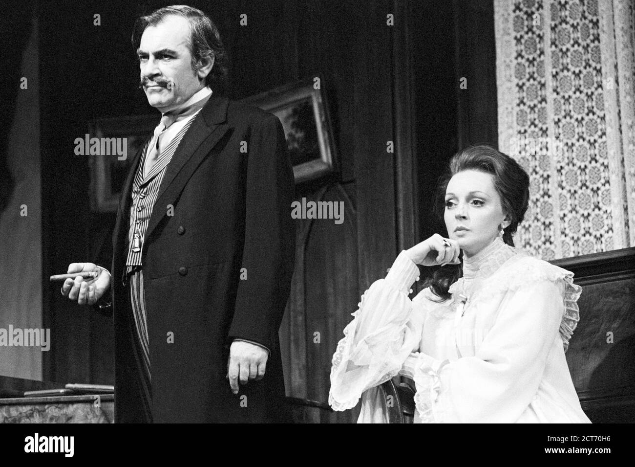 Nicholas Selby (James Larrabee), Barbara Leigh-Hunt (Madge Larrabee) in SHERLOCK HOLMES by Arthur Conan Doyle & William Gillette at the Royal Shakespeare Company (RSC), Aldwych Theatre, London WC2 1973 design: Carl Toms director: Frank Dunlop Stock Photo