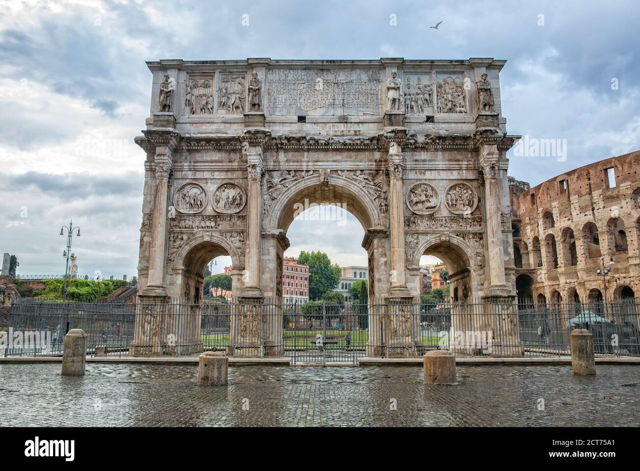 Arch of Constantine or Arco di Costantino or Triumphal arch (ad 312), one of three surviving ancient Roman triumphal arches in Rome, Italy Stock Photo