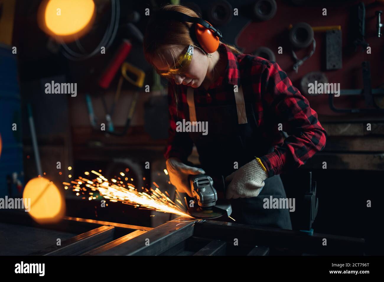 Girl welding hi-res stock photography and images - Alamy