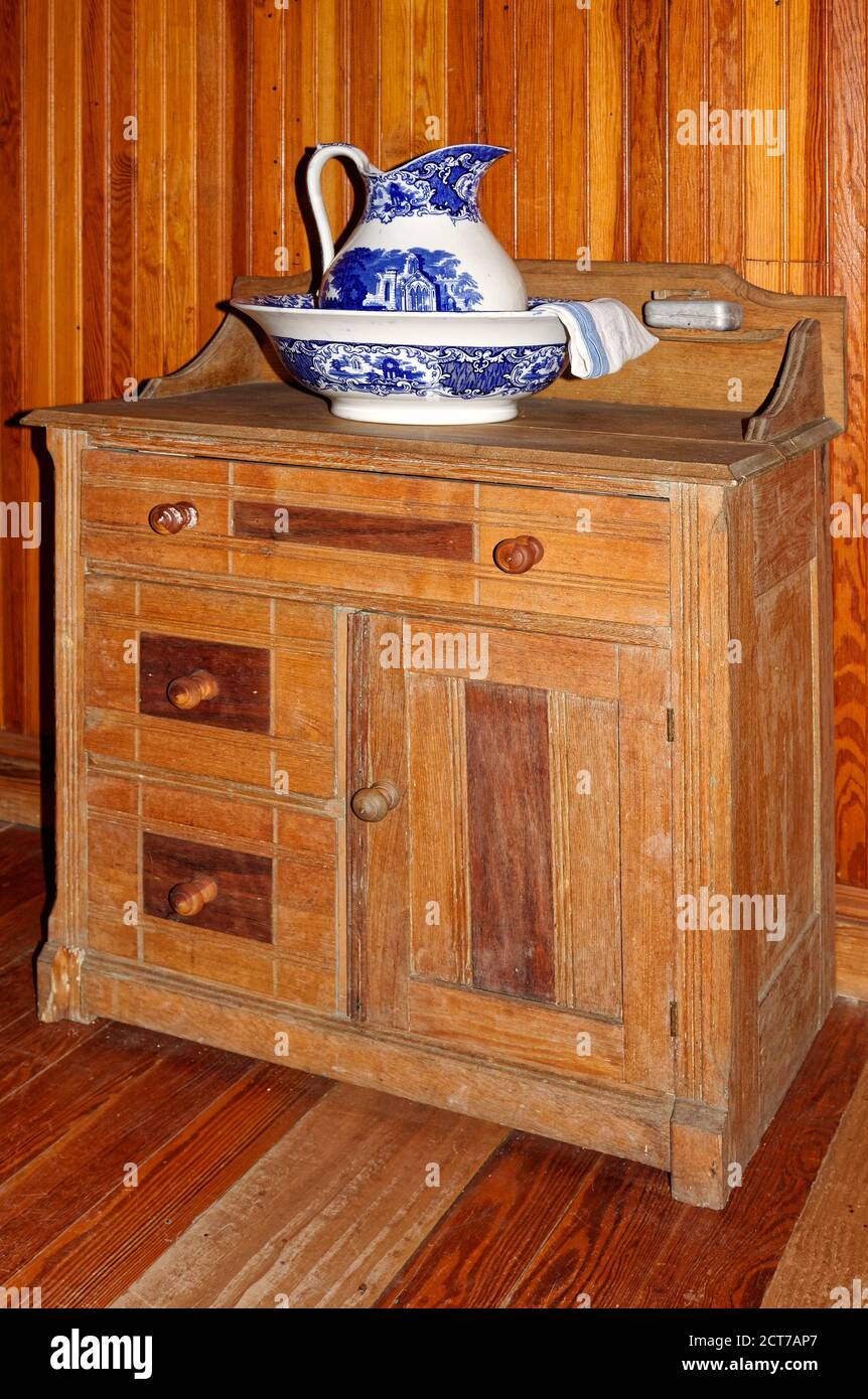 antique wood cabinet, wash stand, ceramic lavabo, blue, white, bowl, pitcher,  towel, personal washing, Historic Spanish Point, Florida, Osprey, FL Stock  Photo - Alamy