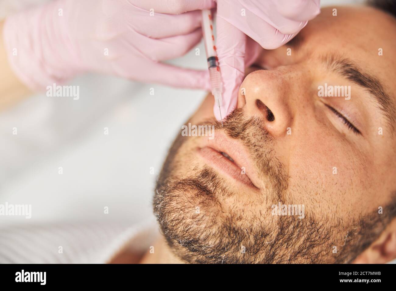 Man receiving an injection hi-res stock photography and images - Alamy