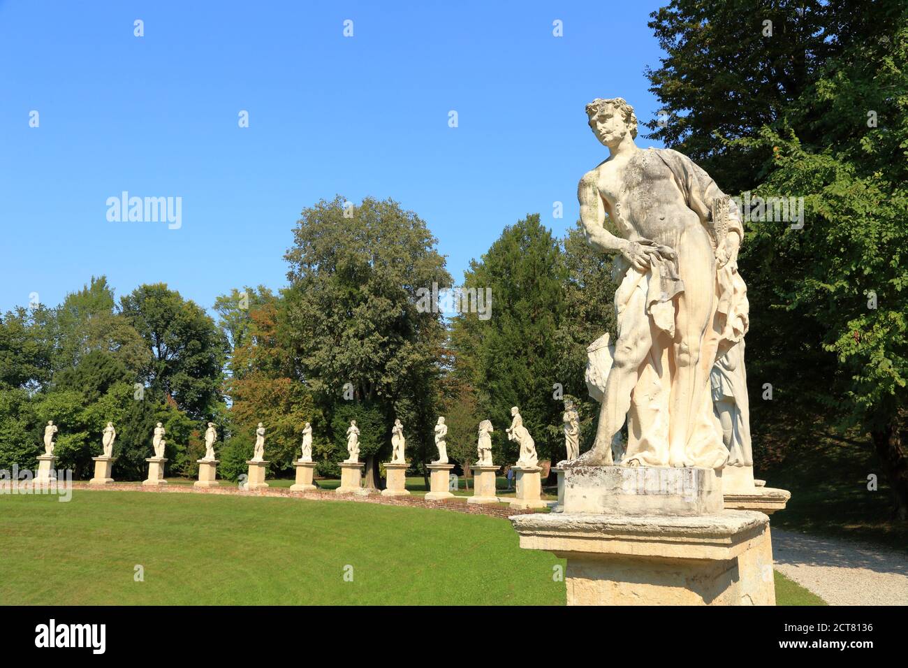 La Cavallerizza a circle of statues by Orazio Marinali at Villa Parco