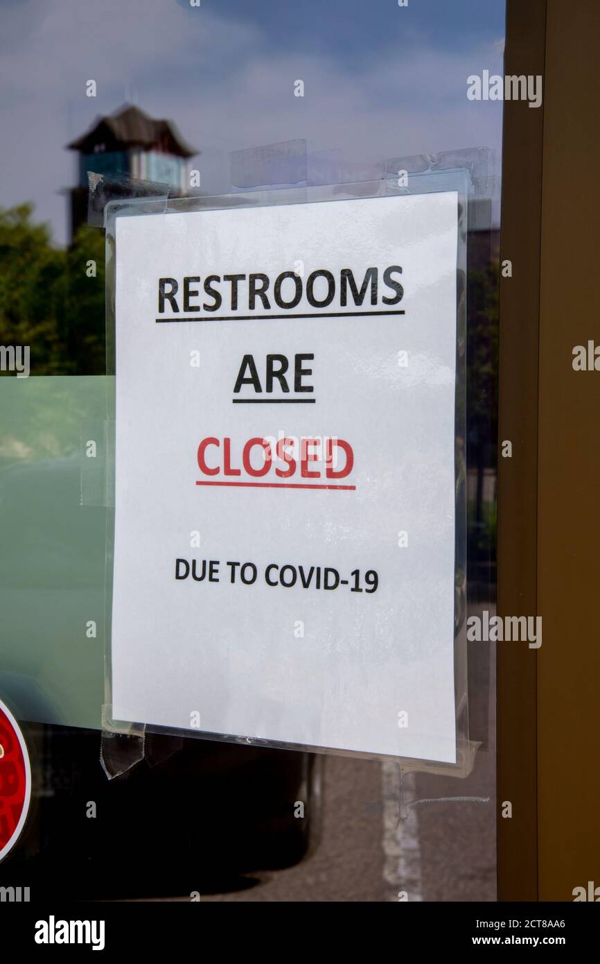 Mendota Heights, Minnesota. Restrooms are closed due to covid 19 sign in a window in a local business in a small strip mall. Stock Photo