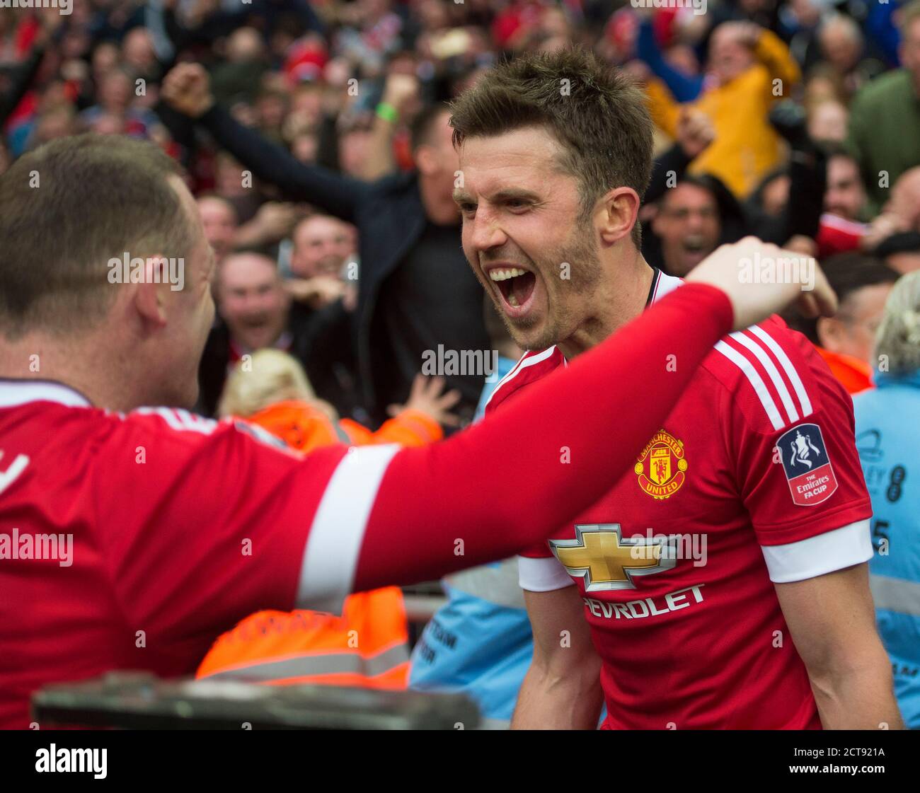 MICHAEL CARRICK AND WAYNE ROONEY CELEBRATE MARTIAL’S LATE WINNER  EVERTON v MANCHESTER UTD FA Cup Semi Final - Wembley.  Copyright Picture : Mark Pain Stock Photo
