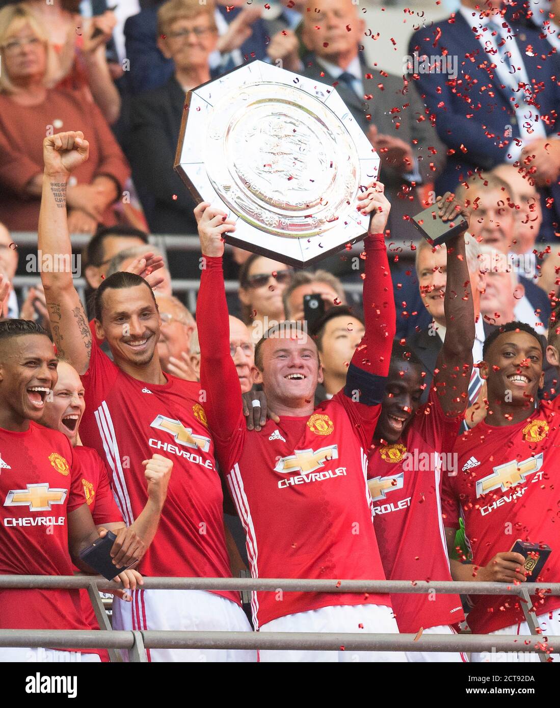 WAYNE ROONEY LIFTS THE COMMUNITY SHIELD FOR MANCHESTER UNITED  LEICESTER CITY v MANCHESTER UTD THE FA COMMUNITY SHIELD - WEMBLEY  Copyright Picture : Stock Photo
