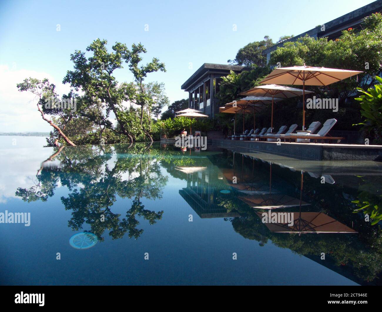 Infinity pool and loungers with sea view at Six Senses Krabey Island, Cambodia Stock Photo