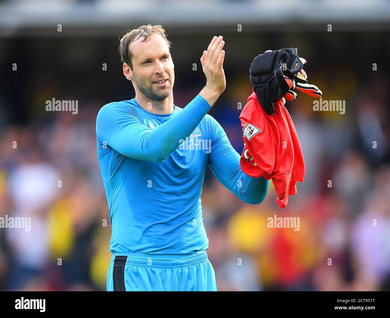 PETR CECH APPLAUDS THE ARSENAL FANS AT THE FINAL WHISTLE  Watford v Arsenal Premier League - Vicarage Road  Copyright Picture : Mark Pain 27/08/2016 Stock Photo