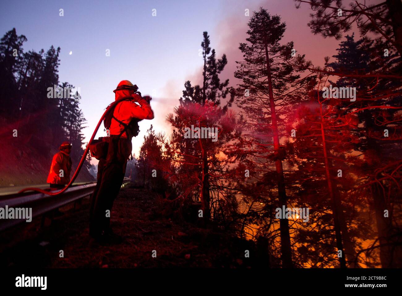 Los Angeles, California, USA. 21st Sep, 2020. A firefighter works on the Bobcat Fire burning in the Angeles National Forest in Los Angeles, Monday, Sept. 21, 2020. Credit: Ringo Chiu/ZUMA Wire/Alamy Live News Stock Photo