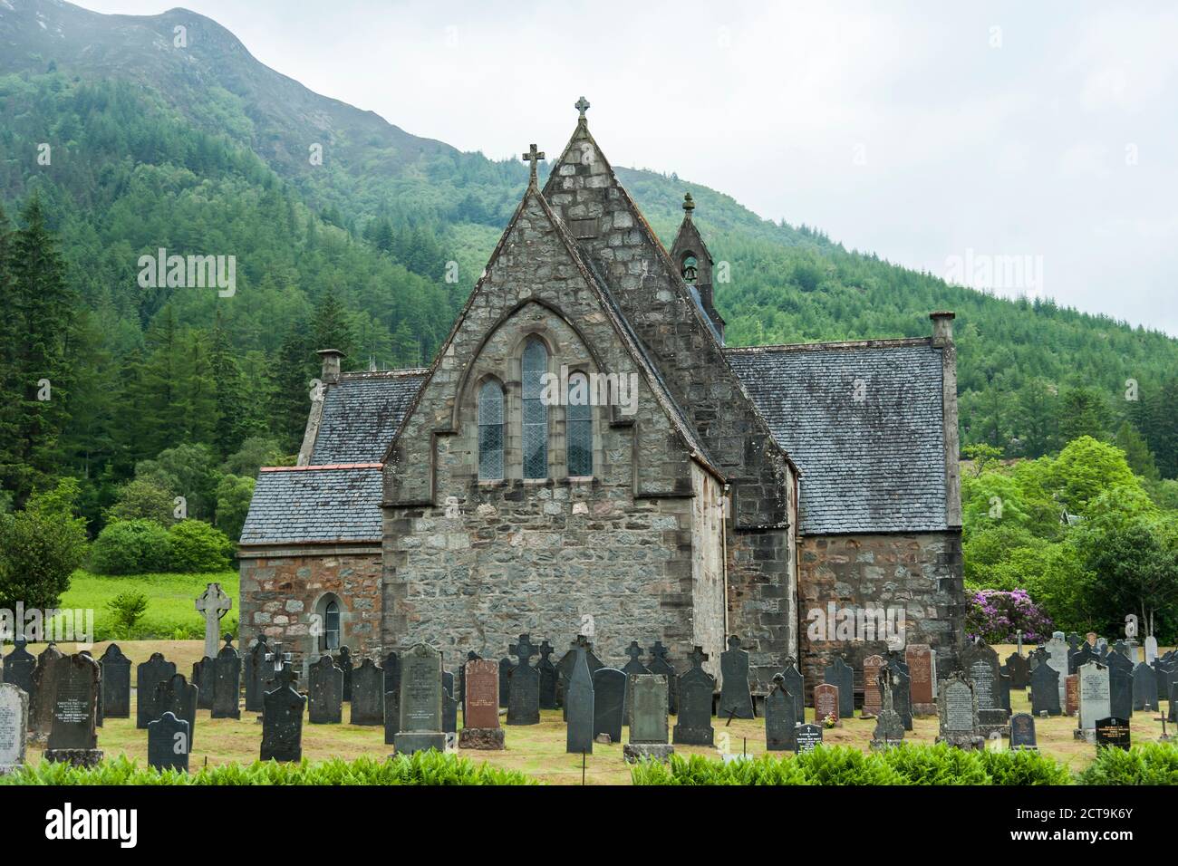 UK, Scotland, Glen Coe, Ballachulish, view to St John's church with tombstones of cemetery in front Stock Photo