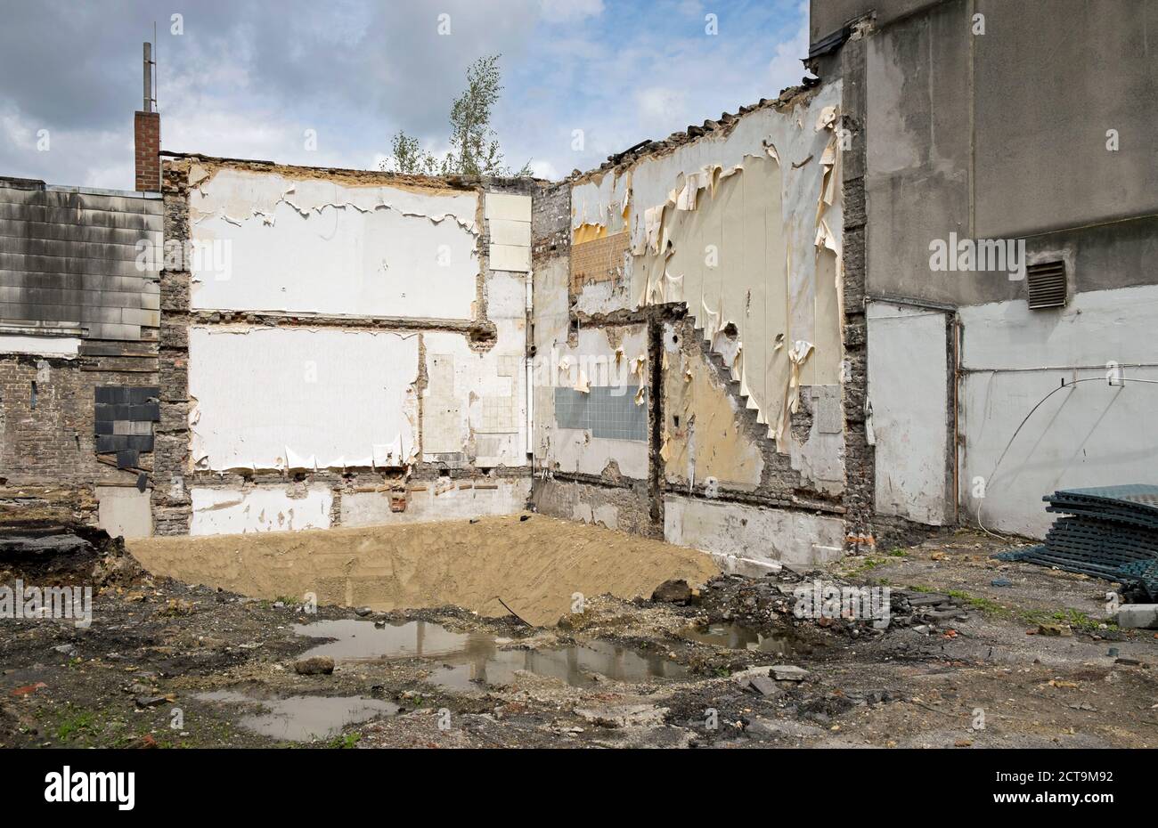 Condemned house hi-res stock photography and images - Alamy