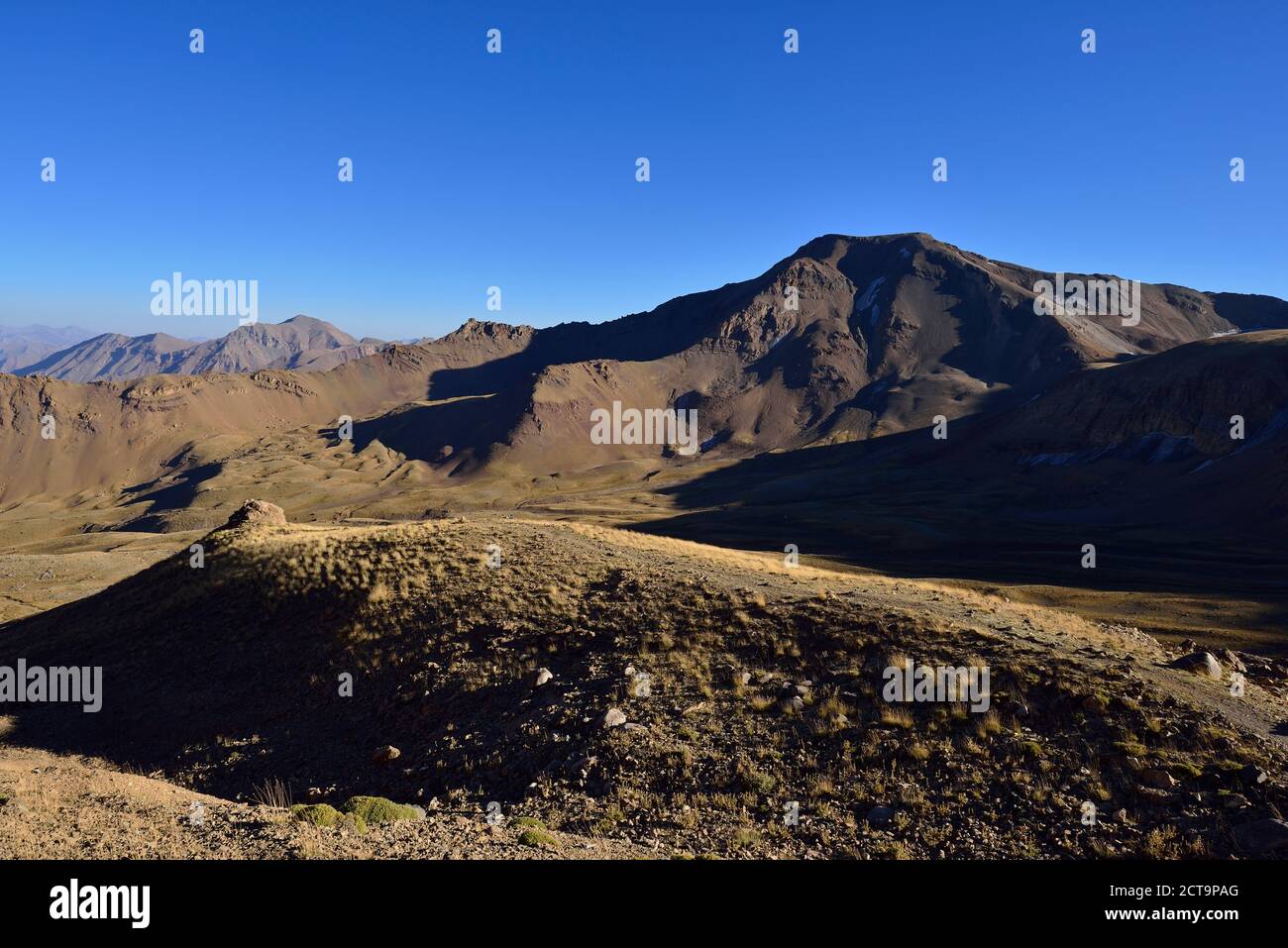 Iran, Mazandaran Province, View over Hezar Som valley towards Lashgarak, Alam Kuh area, Takht-e Suleyman Massif, Alborz Mountains Stock Photo