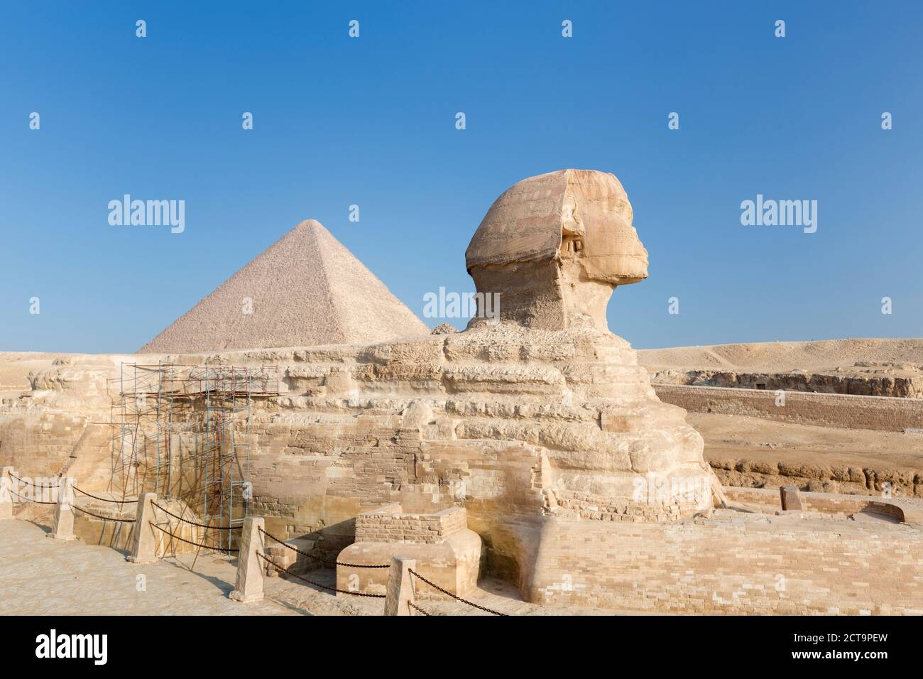 The great Sphinx with the pyramid of Cheops in the background, Giza, Cairo, Egypt Stock Photo
