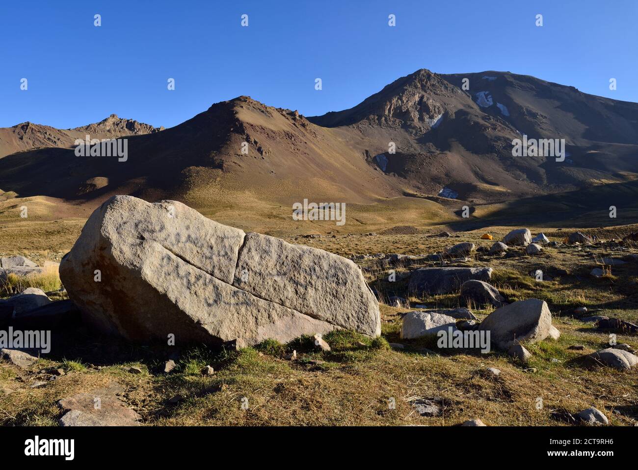 Iran, Mazandaran Province, Alborz Mountains, View over Hezarsham plateau towards Lashgarak, Takht-e Suleyman Massif Stock Photo