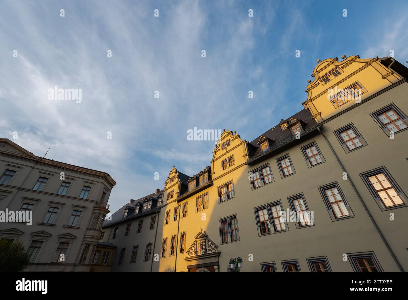 Historisches Gebäude in Weimar im goldenen Abendlicht Stock Photo
