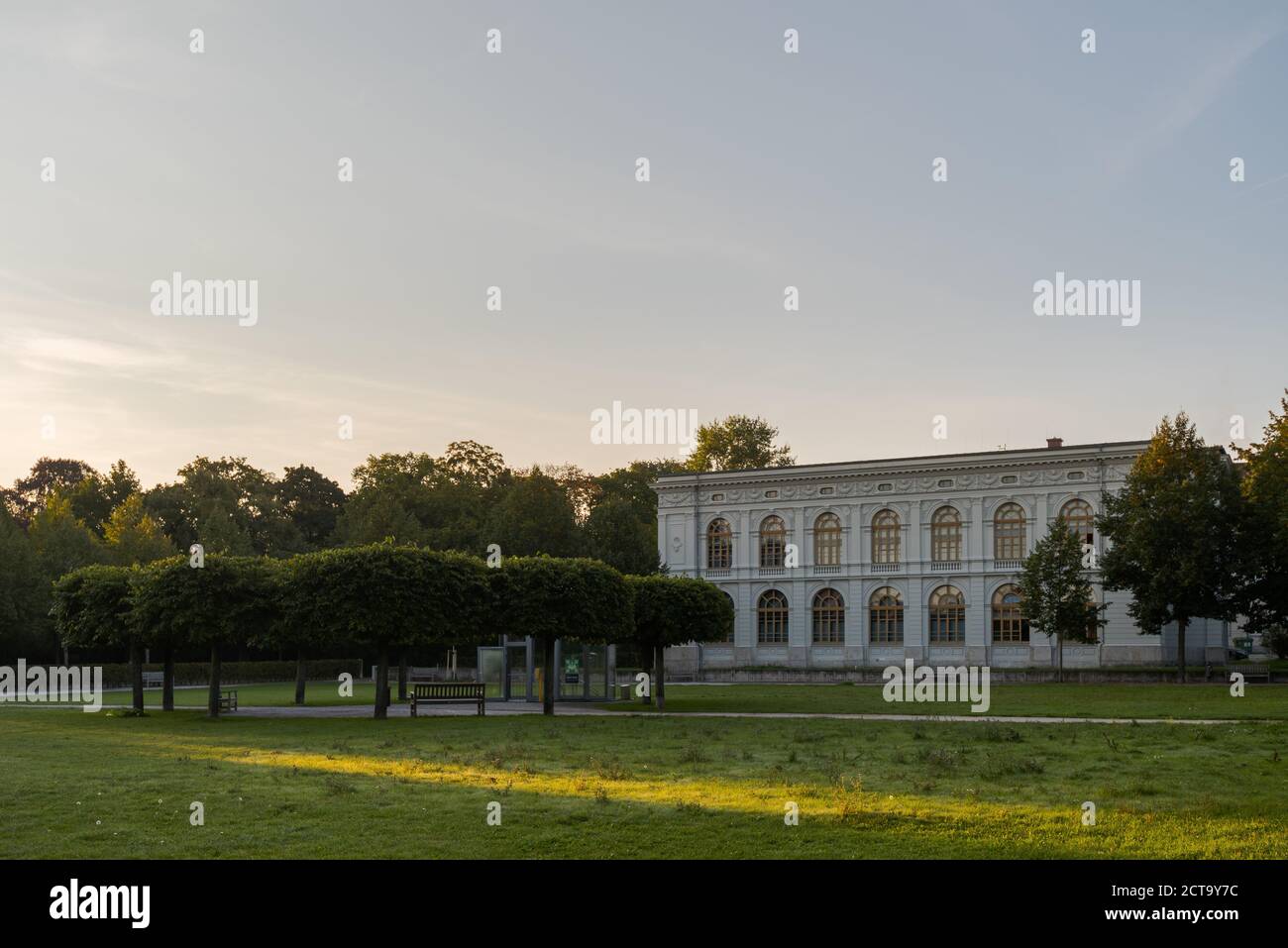 Landesarchiv Thüringen Hauptstaatsarchiv Weimar Archivgebäude Beethovenplatz 3 am Morgen im Herbst Stock Photo