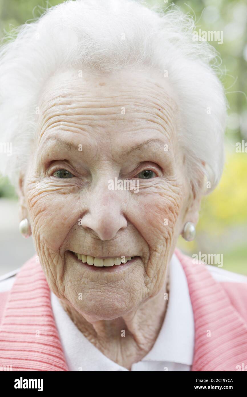 Germany, North Rhine Westphalia, Cologne, Portrait of senior woman, smiling, close up Stock Photo