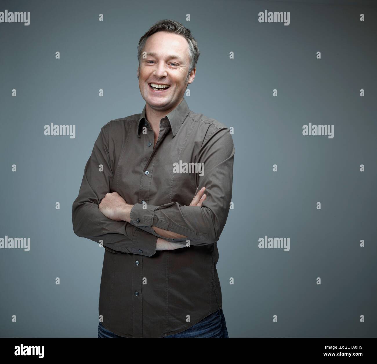 Man with crossed arms hi-res stock photography and images - Alamy