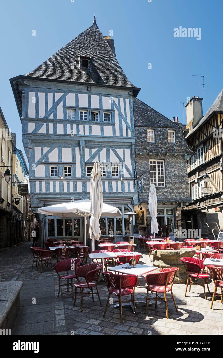 France, Bretagne, Dinan, Timber-framed houses and pavement restaurant Stock Photo