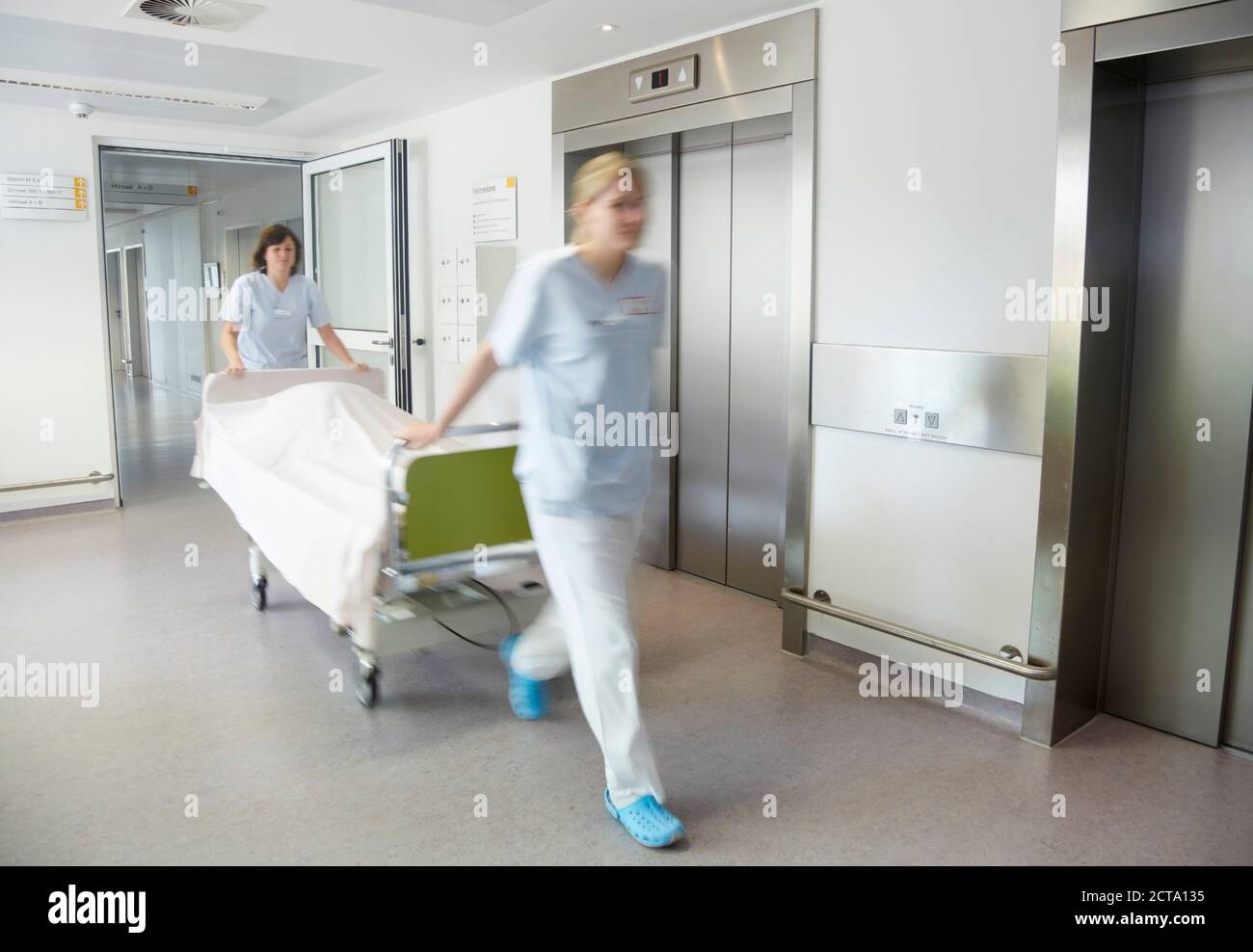 Nurses moving hospital bed hires stock photography and images Alamy