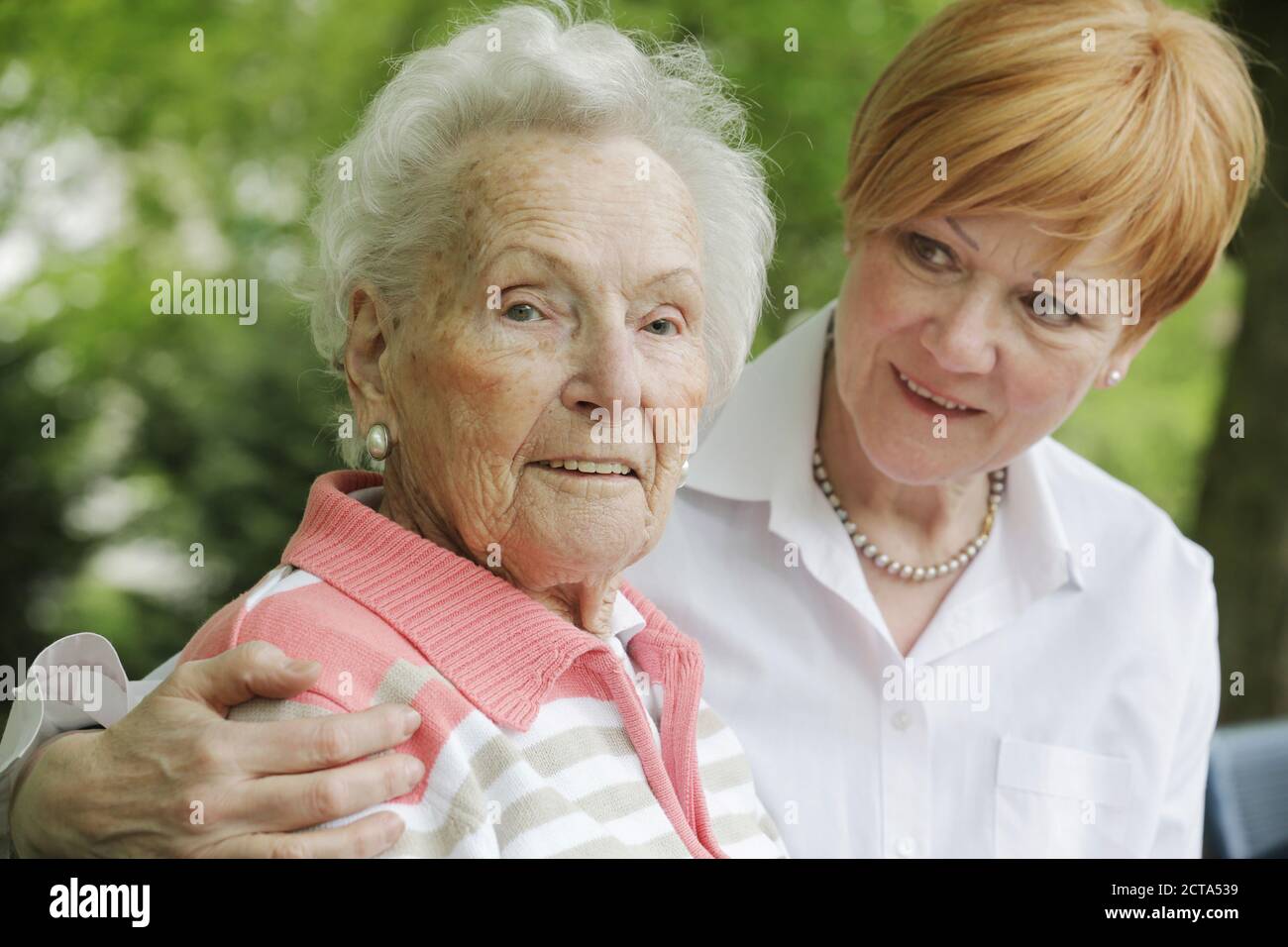 Mature woman 50 60 years old hi-res stock photography and images - Alamy
