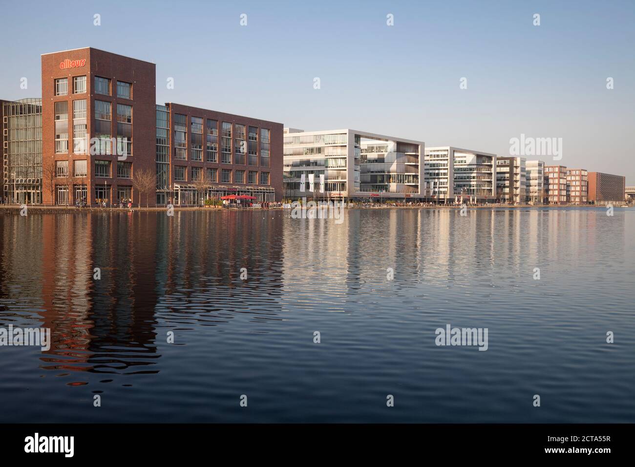 Germany, North Rhine-Westphalia, Duisburg, inner harbour, view to office buildings and outdoor gastronomy Stock Photo