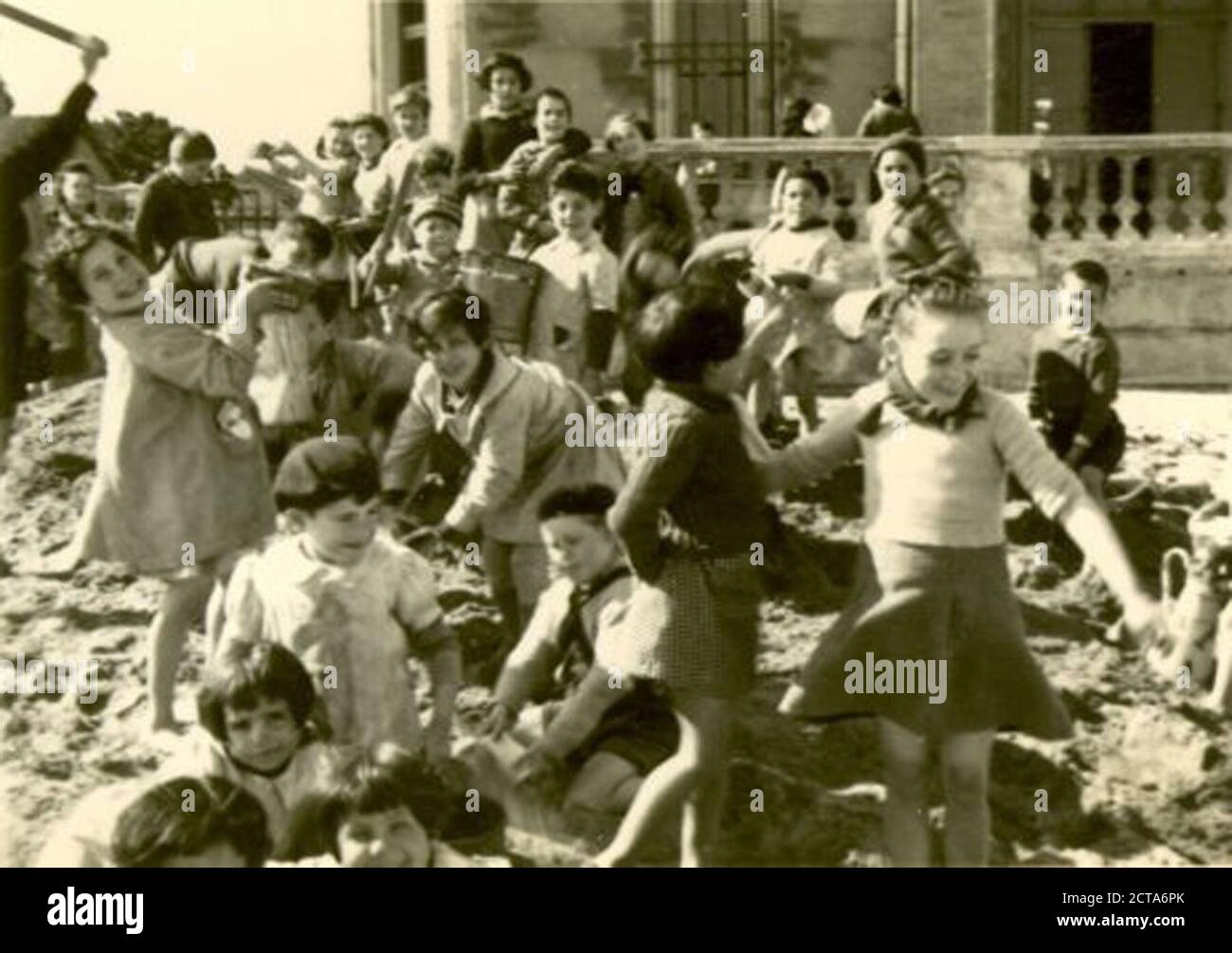 Children playing war torn hi-res stock photography and images - Alamy