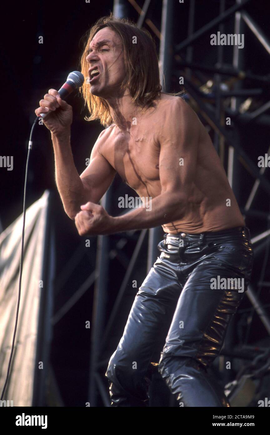 Iggy pop 1998 hi-res stock photography and images - Alamy