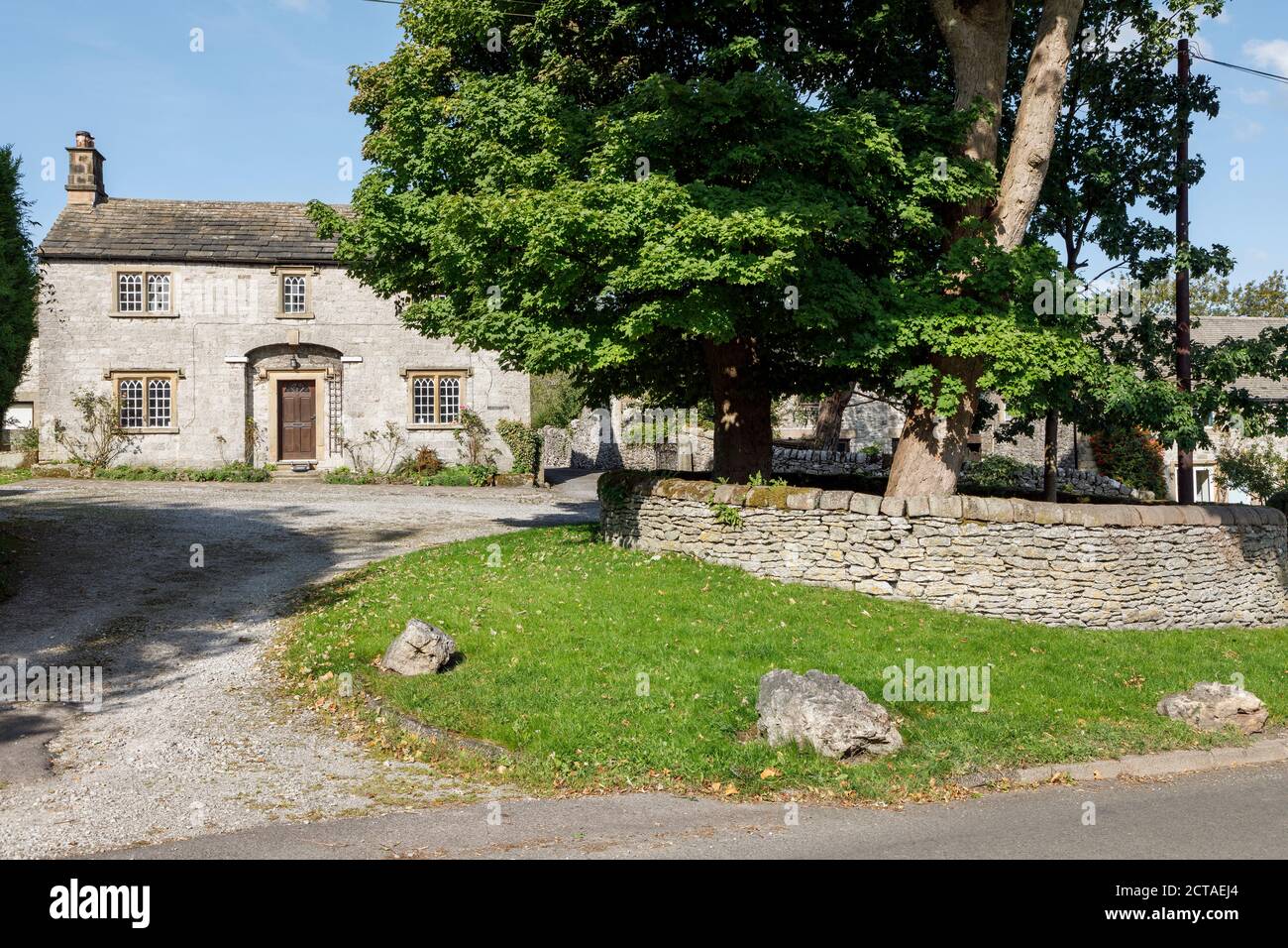 Youlgrave village peak district derbyshire hires stock photography and