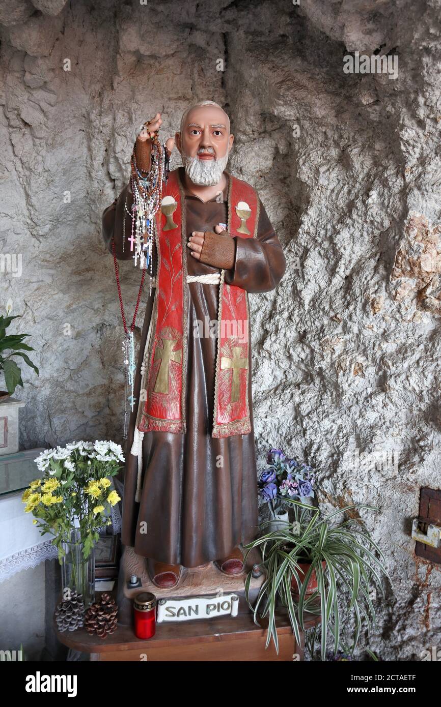 Castelmola - San Pio nella Cappella Madonna della Scala Stock Photo