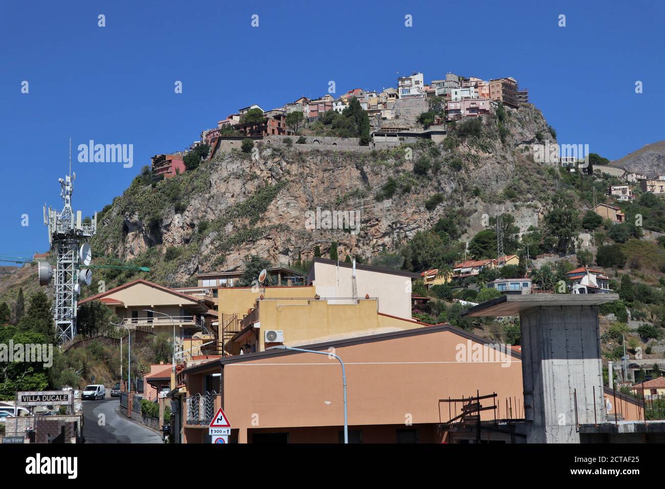 Castelmola - Scorcio del borgo da Taormina Stock Photo