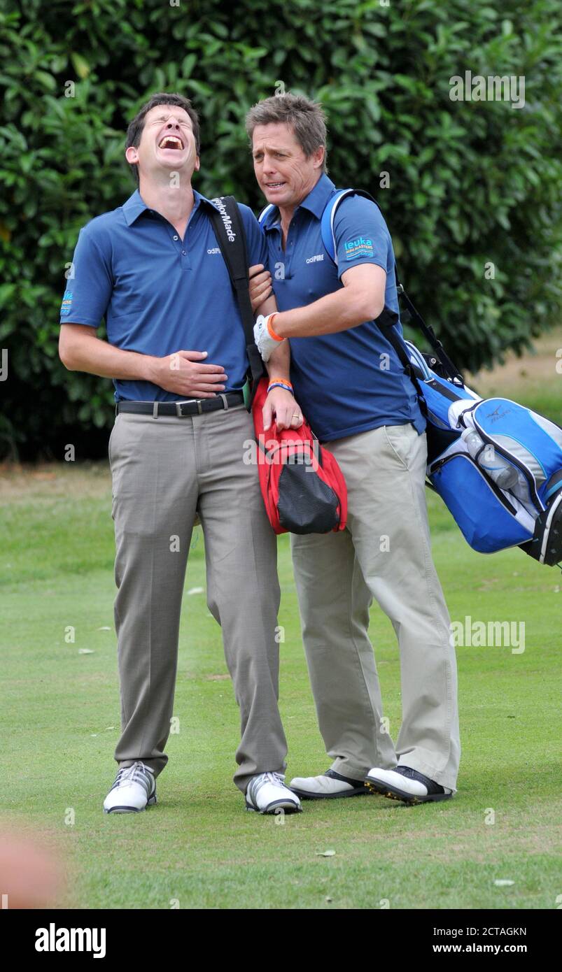 CHISWICK,LONDON,UK: JULY 16th 2010.  Tennis star Tim Henman (L) and actor Hugh Grant (R) participate in the Leuka Charity Mini-Masters Golf at the Duk Stock Photo