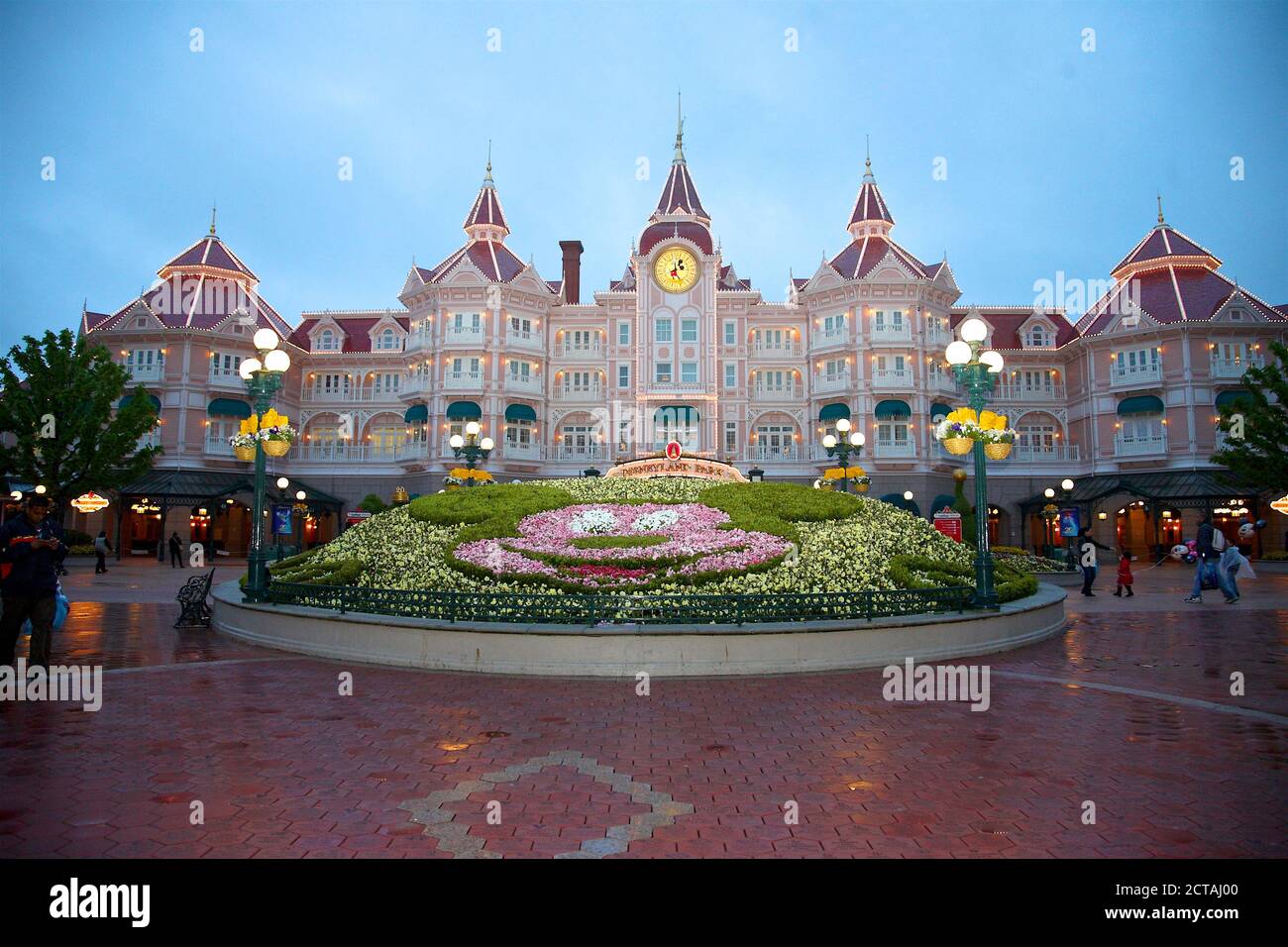 Euro disney paris hi-res stock photography and images - Alamy