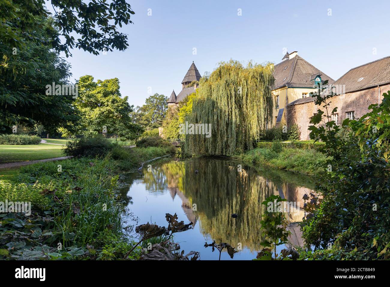 Krefeld-Linn - Parkview to Castle Linn with reflections on the moat , North Rhine Westphalia, Germany, 17.09.2020 Stock Photo