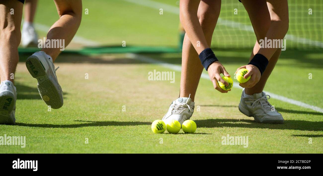 BALLBOYS ON CENTRE COURT. WIMBLEDON TENNIS CHAMPIONSHIPS. PICTURE CREDIT : © MARK PAIN / ALAMY STOCK PHOTO Stock Photo