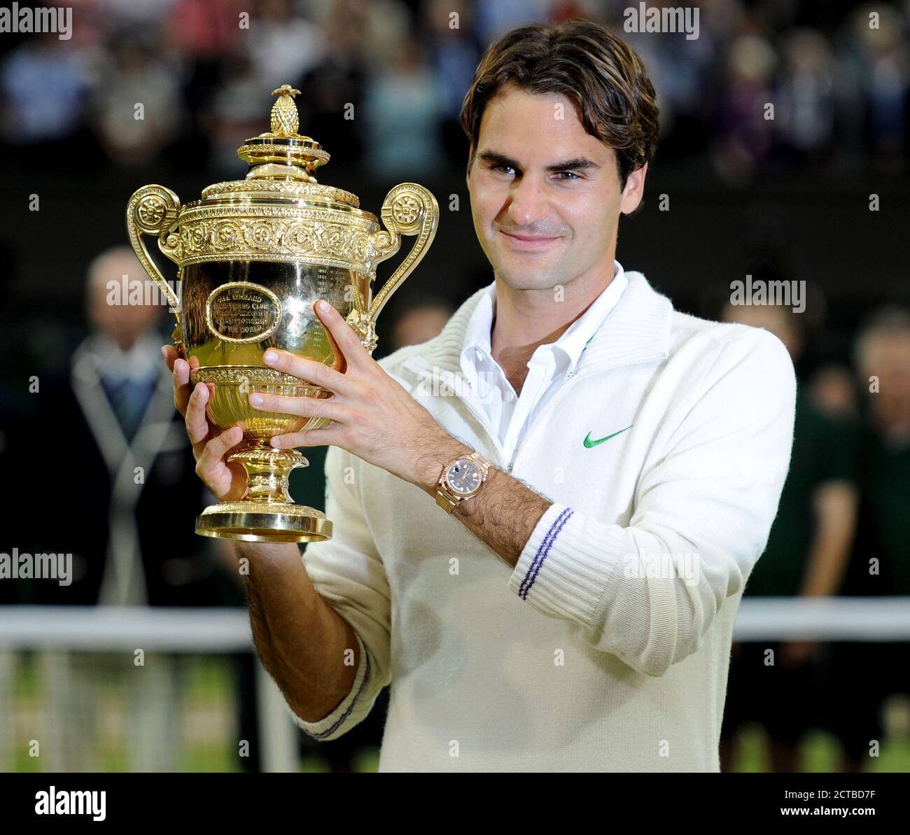 ROGER FEDERER WINS THE MENS SINGLES TITLE  WIMBLEDON CHAMPIONSHIPS 2012  PICTURE : © MARK PAIN / ALAMY STOCK PHOTO Stock Photo