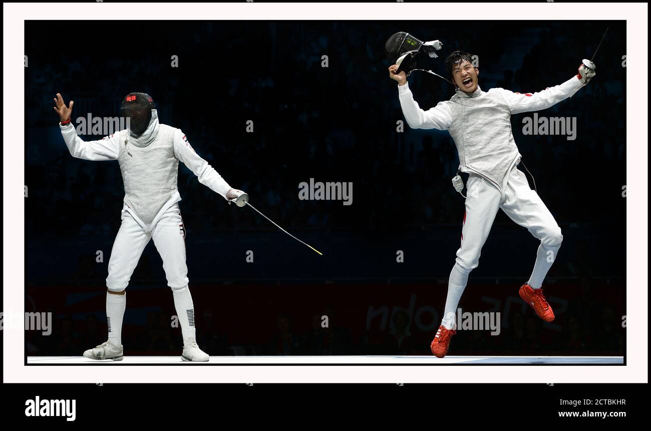 LEI SHENG OF CHINA (RIGHT) WINS THE GOLD MEDAL AGAINST ABDOUELKASSEM OF EGYPT MEN'S INDIVIDUAL FOIL   LONDON OLYMPICS 2012 PICTURE : MARK PAIN / ALAMY Stock Photo
