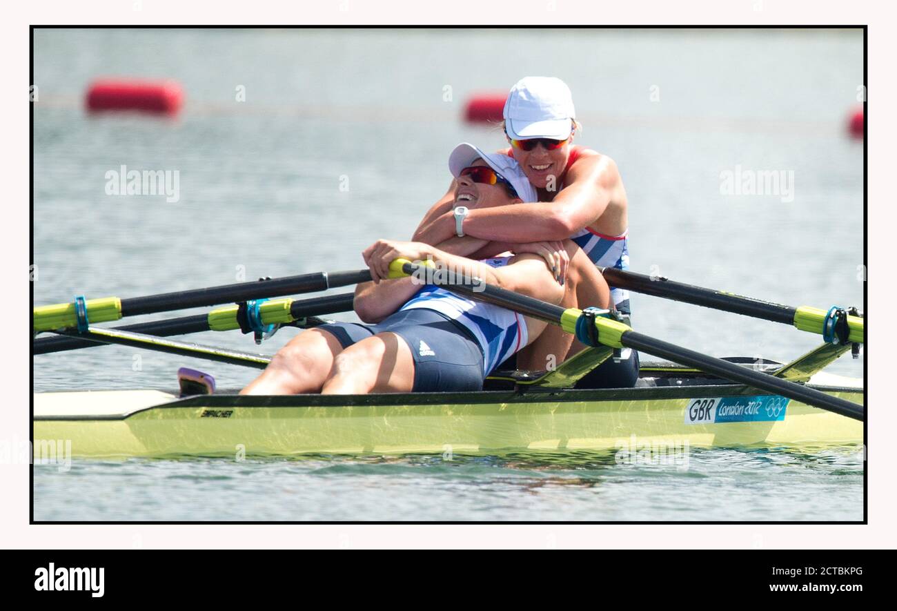 KATHERINE GRAINGER AND ANNA WATKINS CELEBRATE WINNING THE GOLD MEDAL IN THE WOMEN'S DOUBLE SCULLS LONDON OLYMPICS 2012  PICTURE : © MARK PAIN / ALAMY Stock Photo