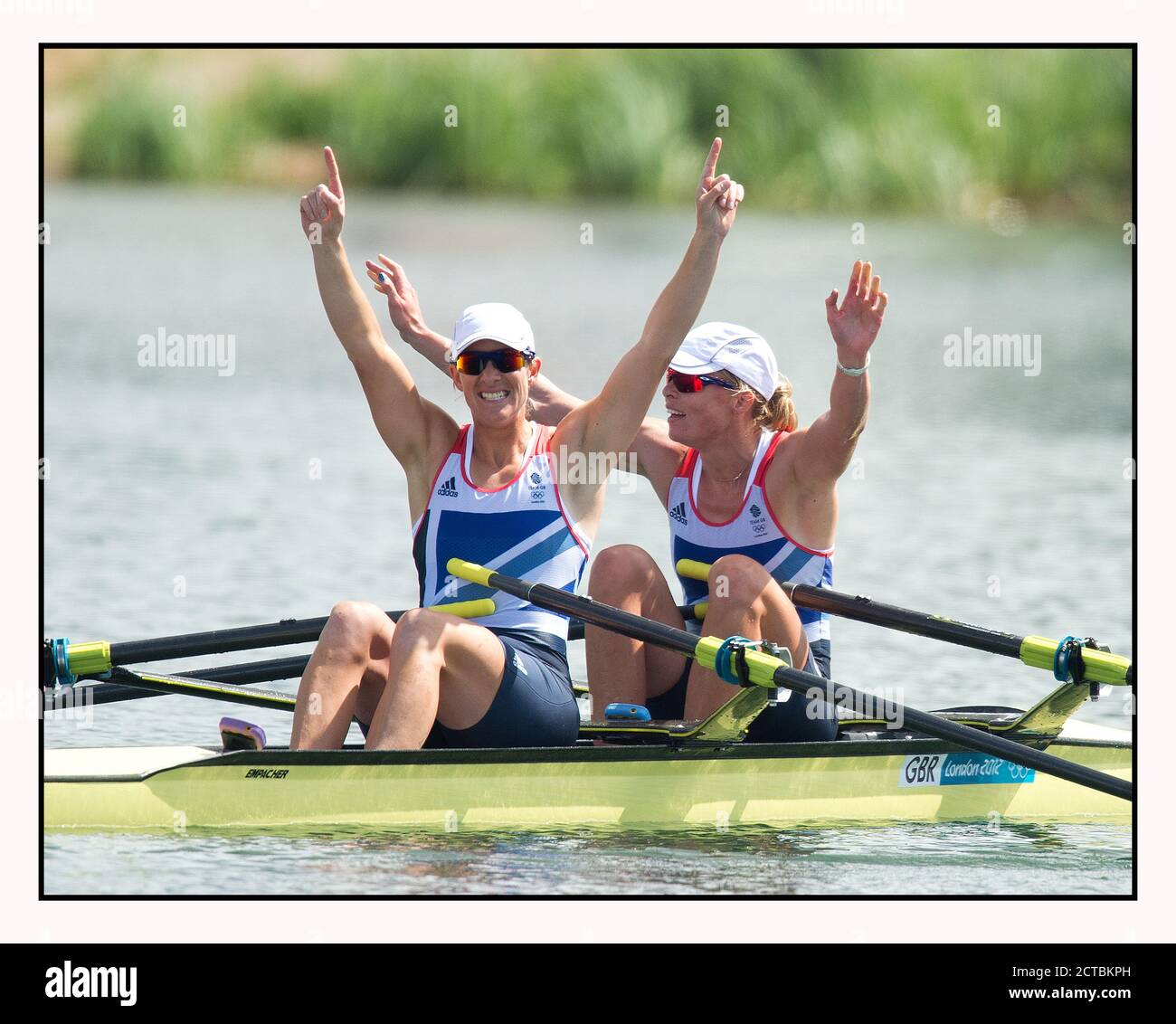 KATHERINE GRAINGER AND ANNA WATKINS CELEBRATE WINNING THE GOLD MEDAL IN THE WOMEN'S DOUBLE SCULLS LONDON OLYMPICS 2012  PICTURE : © MARK PAIN / ALAMY Stock Photo